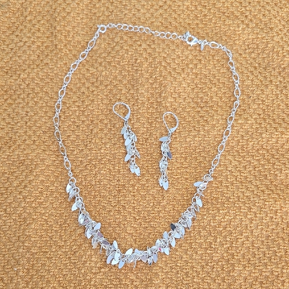 AVON: Necklace and Earrings Set